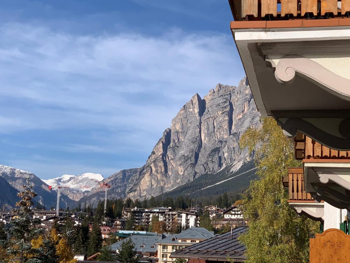 Hotel Serena Cortina Кортина д'Ампецо Екстериор снимка