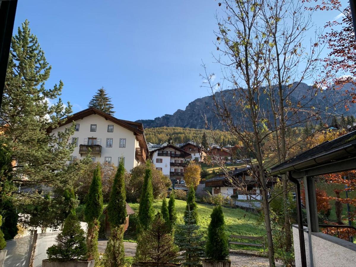 Hotel Serena Cortina Кортина д'Ампецо Екстериор снимка