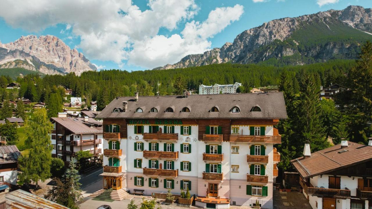 Hotel Serena Cortina Кортина д'Ампецо Екстериор снимка