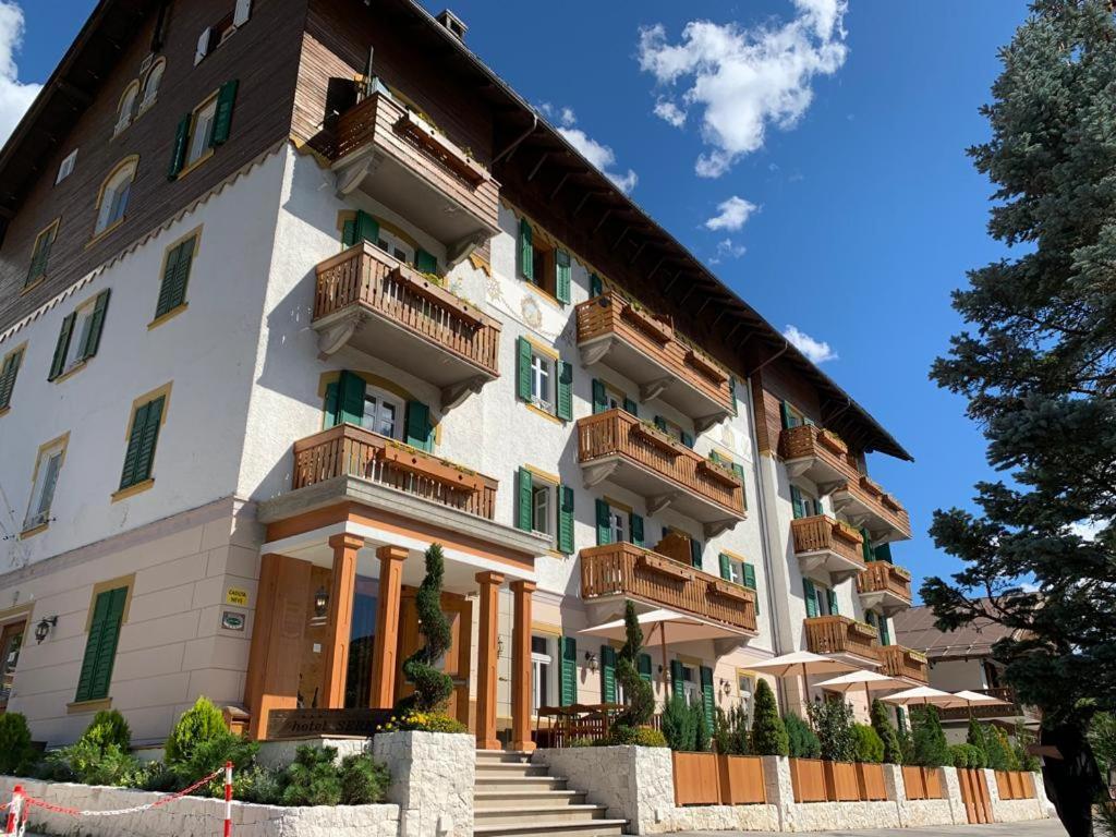 Hotel Serena Cortina Кортина д'Ампецо Екстериор снимка